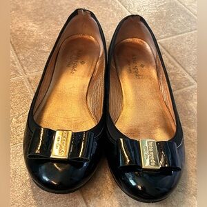 Kate Spade ♠️ “Trophy” black patent ballet flats, sz 7